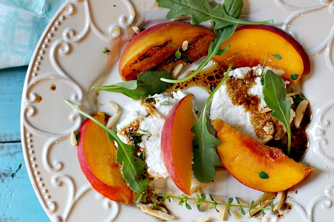 Grilled peach salad with arugula and goat cheese
