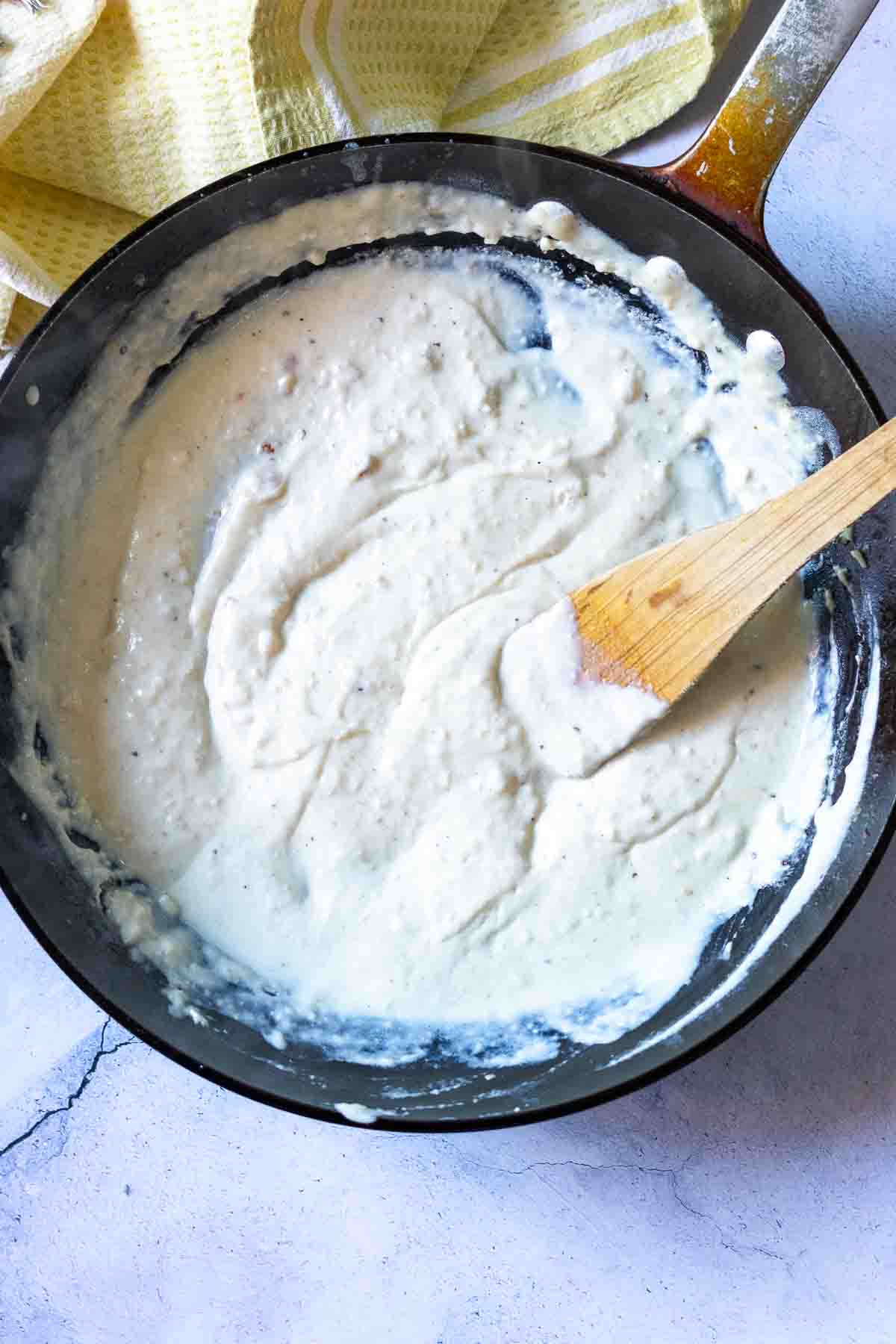 How to make fried chicken gravy in a skillet.