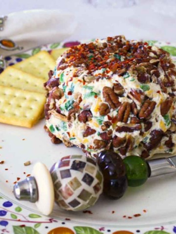 Bacon Jalapeno Cheese Ball served with crackers.