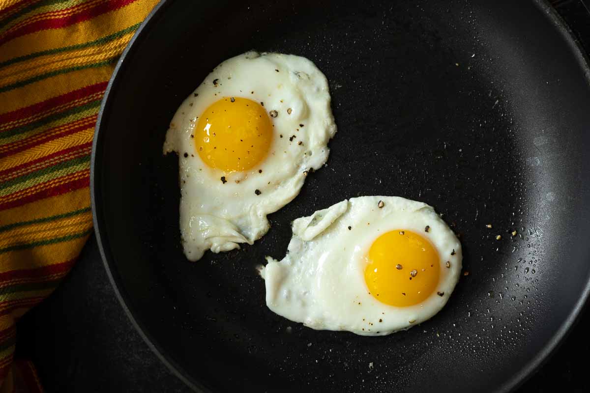 Fried eggs to make green chili and eggs.