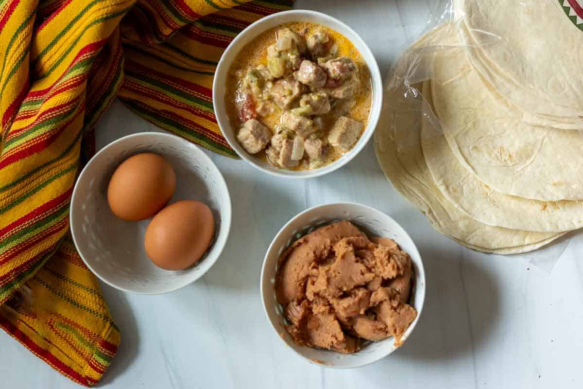 Ingredients to make green chile and eggs.