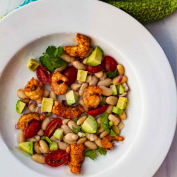 Shrimp and avocado salad with white beans