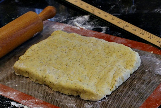 How to make sour cream dill scones recipe. Great for an appetizer party idea.