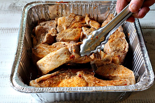 Marinade for country style pork ribs in an easy to use disposable container