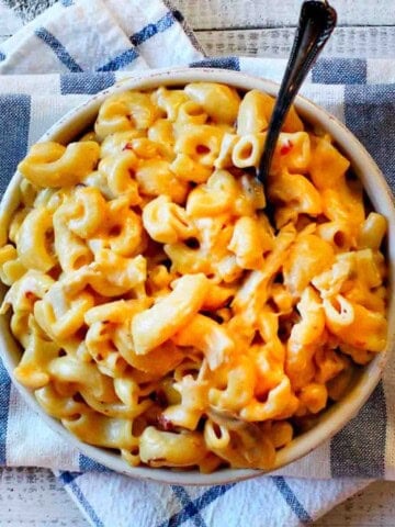 A bowl of chipotle mac and cheese with chicken.