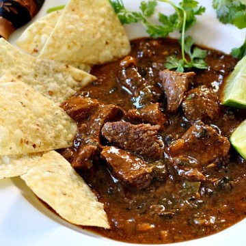 Beef chile recipe made with hatch chile peppers