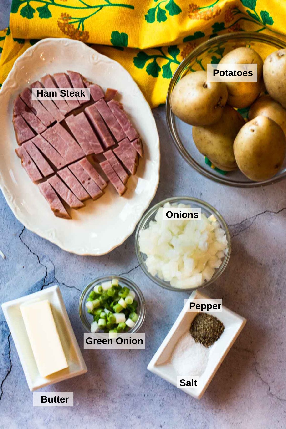 Ingredients to make country potatoes with ham.