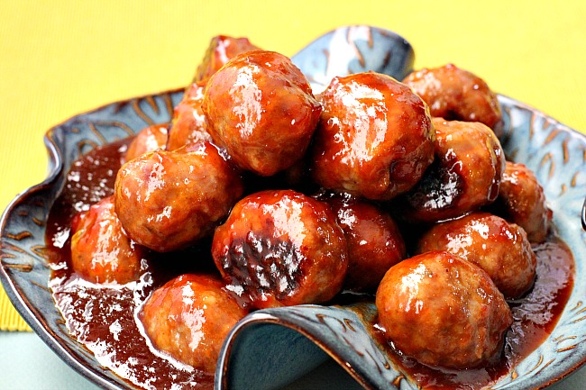 Party meatballs with Sweet Sriracha Sauce
