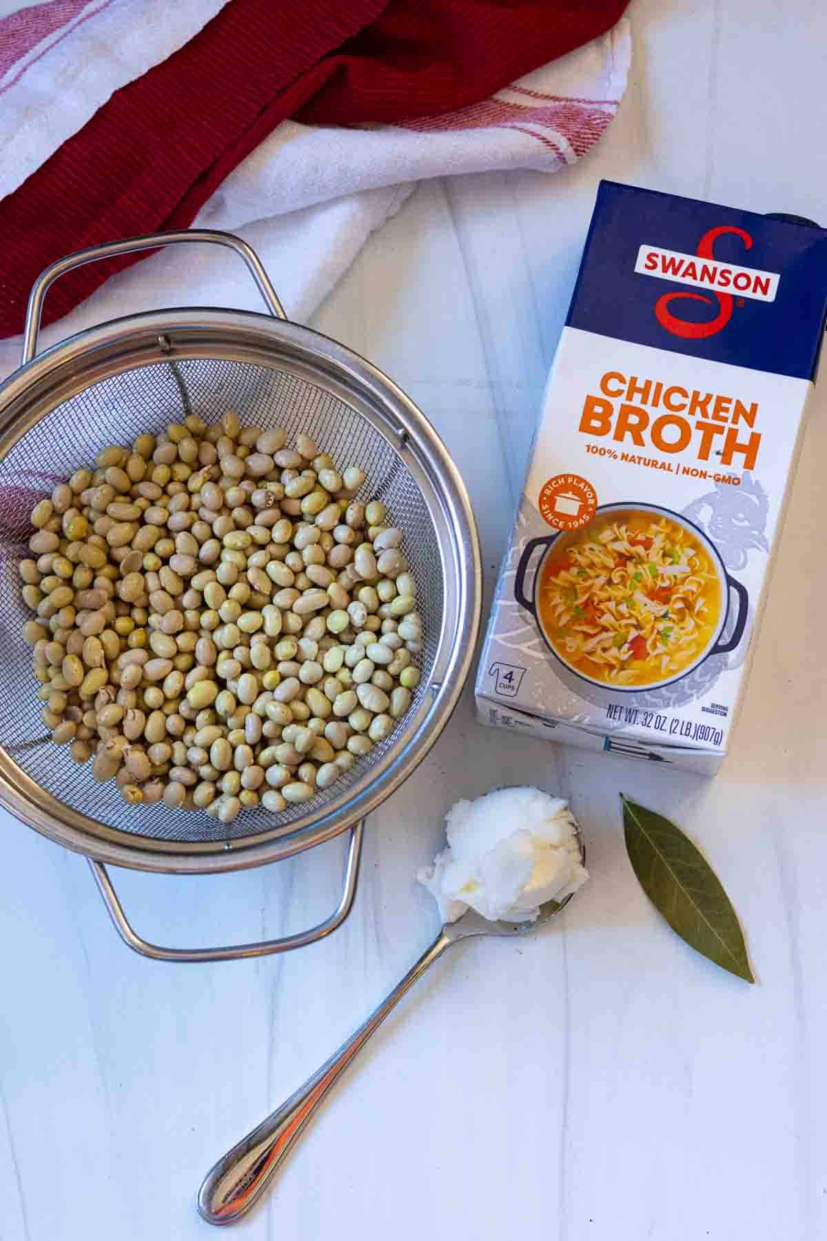 Ingredients to make mayocoba beans in the slow cooker.