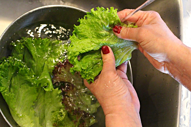 Secrets to making the best tossed salad.