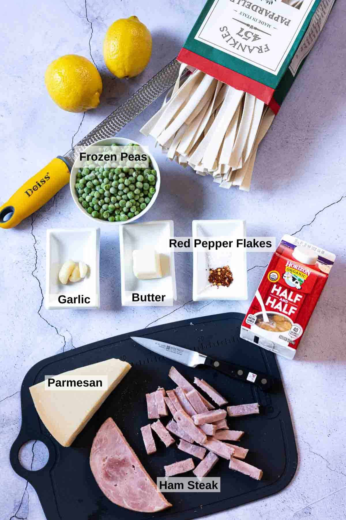 Ingredients to make pasta with ham and peas.