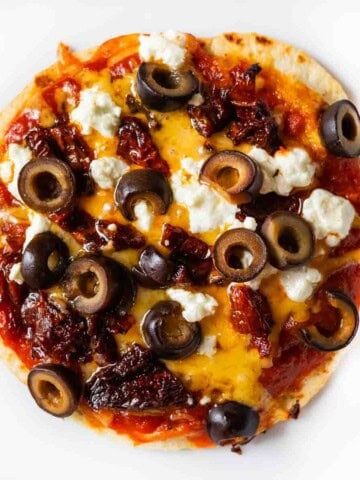 How to make flour tortilla pizzas.
