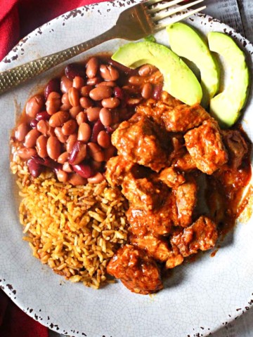 Carne adovada served with rice and beans.