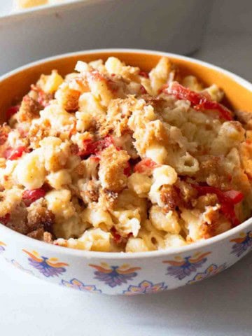 Macaroni and cheese with tomatoes served in a bowl.