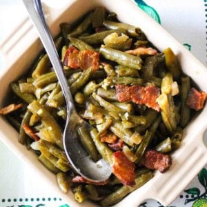 Brown sugar green beans with bacon in a casserole dish.