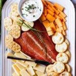 How to serve smoked salmon using a smoked salmon platter with crackers.