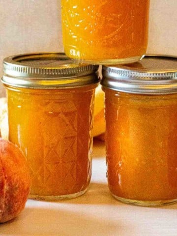 Freezer peach jam in jars.