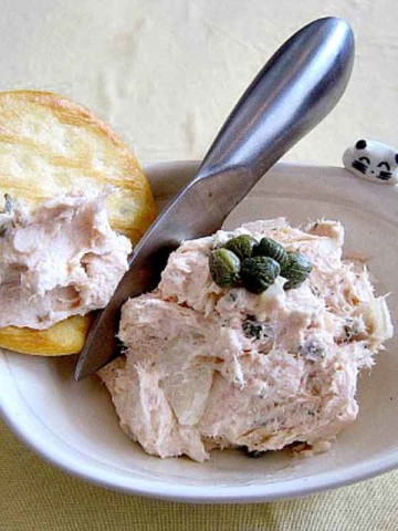 Smoked salmon spread served with a cracker.