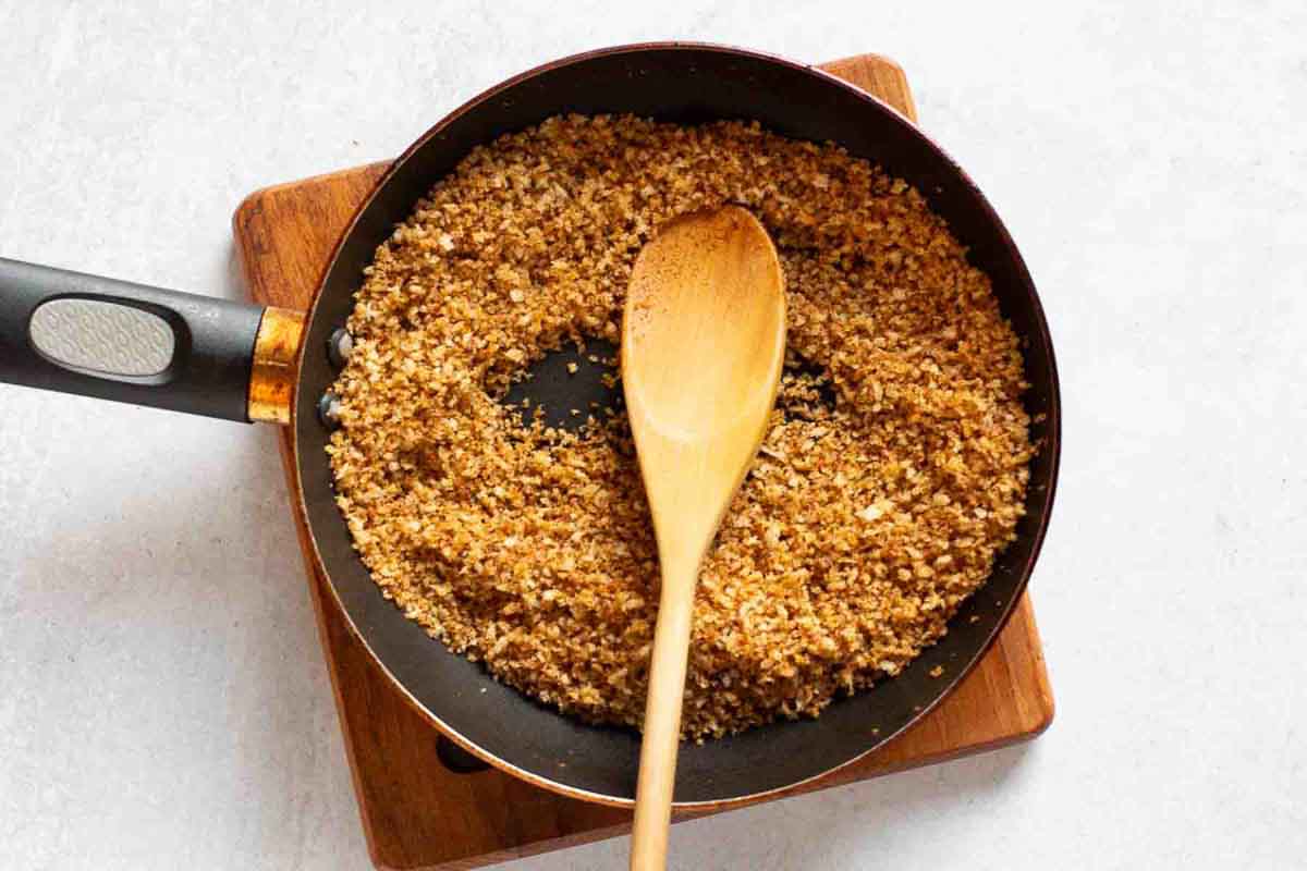 Making a panko gratin for Bechamel Mac and Cheese.