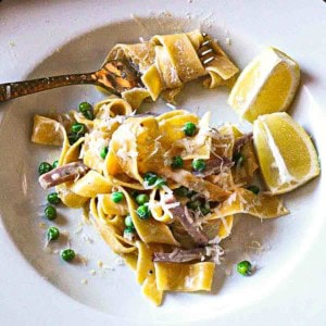 Pappardelle pasta with ham and peas in a lemon cream sauce.